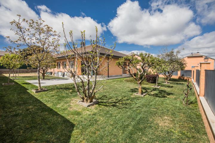 Villa En venta en Ávila photo 0