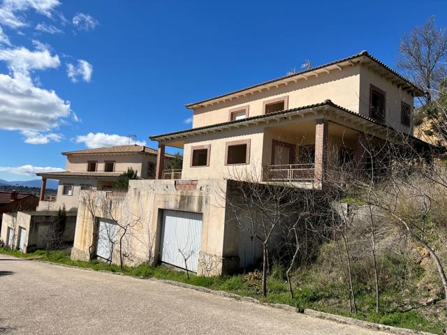 Villa En venta en Santa María del Tiétar photo 0