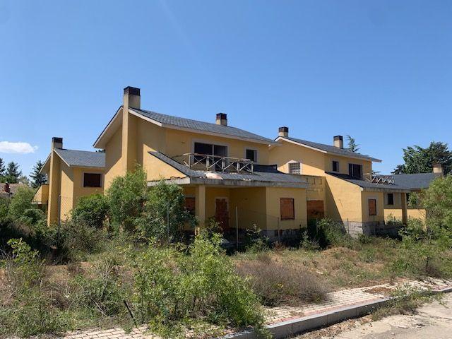 Terrenos Edificables En venta en Navalperal de Pinares photo 0