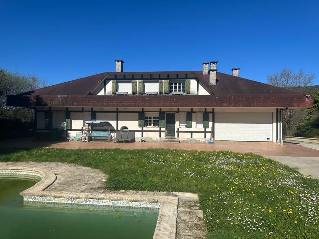 Villa En venta en Meñaka photo 0