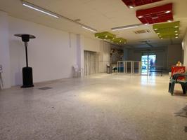ALQUILER LOCAL EN CAMAS photo 0