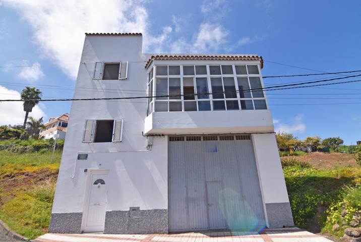 Casa En venta en Calle Del Calvario, 46, Firgas photo 0