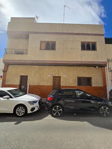 Unifamiliar Pareada En venta en Calle Doctor Melián, San Gregorio, Telde photo 0