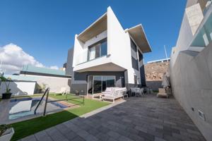 Casa En venta en Calle Trasatlántico Sudamérica, Playa Del Hombre - Taliarte - Salinetas, Telde photo 0