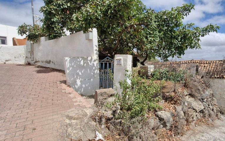 Casa En venta en Calle Cristóbal Martel Suárez, 17, Las Palmas photo 0