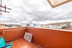 Chalet adosado en venta en el casco antiguo de Agüimes ¡Listo para entrar a vivir! photo 0
