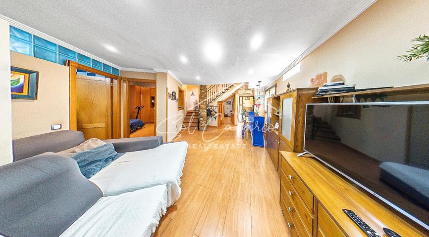 Chalet adosado en venta en el casco antiguo de Agüimes ¡Listo para entrar a vivir! photo 0