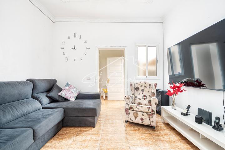 Oportunidad de venta de vivienda en Vecindario. photo 0