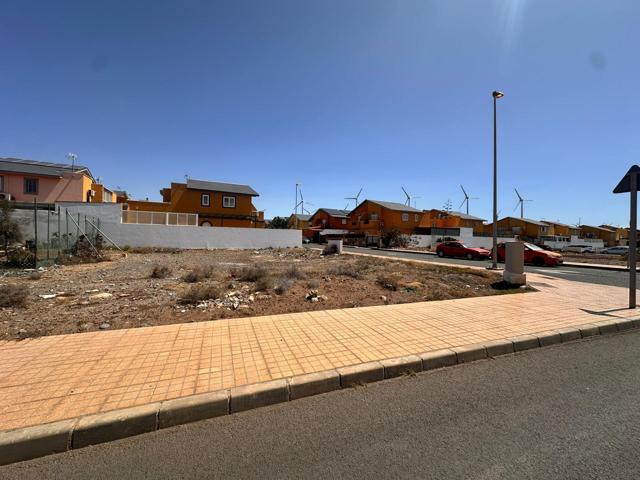 SOLAR URBANO EN EL CASTILLO DEL ROMERAL photo 0