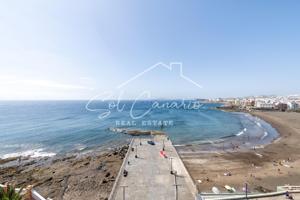 Tu Nuevo Hogar en Telde con Vistas Incomparables a la Playa de Melenara photo 0