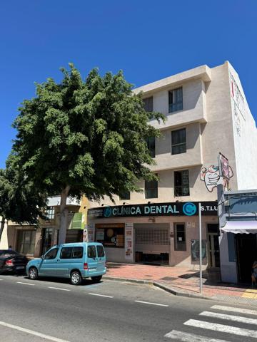 Edificio en venta en Vecindario photo 0