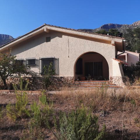 Chalet parcela 660mts ( 20 x 33) 120 m2 en una planta, comedor chimenea, 3 dorm., 2 baños, coc photo 0