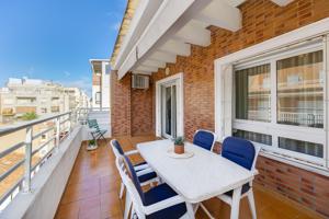 ÁTICO DE 2 DORMITORIOS EN EL CENTRO, CON AMPLIA TERRAZA Y A TAN SOLO 200M DE LA PLAYA photo 0