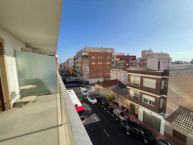 Moderno apartamento en pleno centro de Torrevieja con plaza de garaje y trastero photo 0