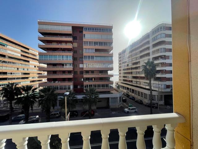Apartamento de 3 dormitorios en el centro con vistas al mar! photo 0