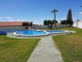 Adosado de 3 Dormitorios con Piscina Comunitaria en Aguas Nuevas, Torrevieja photo 0