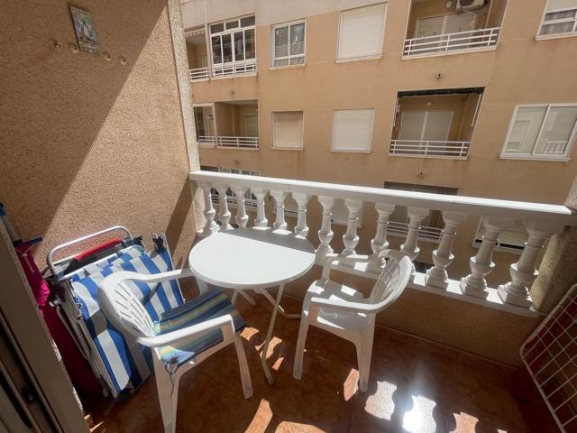 Apartamento con garaje y piscina en el centro de Torrevieja photo 0