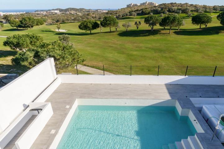 4 ultimas unidades de 10 villas modernas, con varios diseños diferentes, en 1º línea de golf photo 0