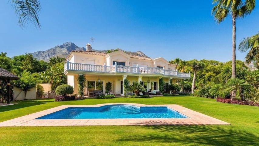Maravillosa villa de 6 dormitorios en Sierra Blanca (Marbella) photo 0