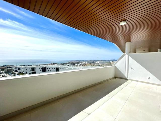 Exclusivo apartamento con vistas al mar en Higuerón: Lujo y comodidad junto al Mediterráneo photo 0
