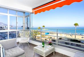 Vistas al Mar: Apartamento Renovado en Primera Línea en Los Boliches photo 0