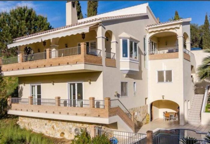 ¡Descubre la villa de tus sueños en la Costa del Sol! photo 0