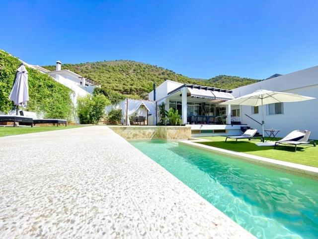 VILLA CONTEMPORÁNEA EN EL HIGUERÓN DE 5 DORMITORIOS Y 4 BAÑOS photo 0