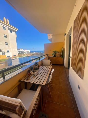Piso con terraza y vistas al mar, garaje incluido y piscina comunitaria photo 0