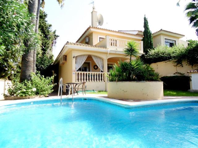 Villa pareada en la urb de la sierrezuela. Una de las mejores zonas residenciales junto a Fuengirola photo 0