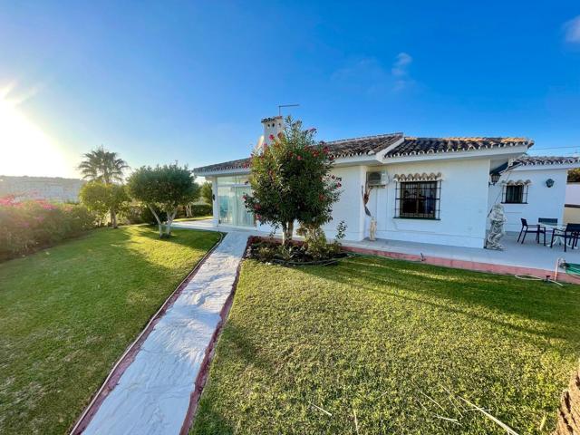 Encantadora villa con jardín y orientación suroeste en La Cala de Mijas photo 0