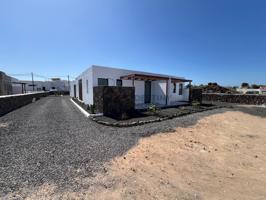 Villa En venta en La Oliva photo 0
