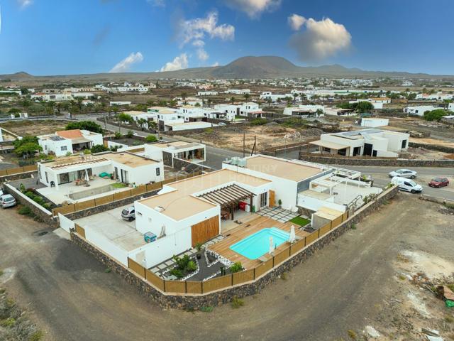 Villa En venta en La Oliva photo 0