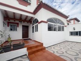 🏡 ¡Oportunidad única! Magnífico chalé pareado en Jardines del Marquesado ahora con una importante bajada de precio photo 0