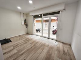 Local En venta en Esplugues de Llobregat photo 0