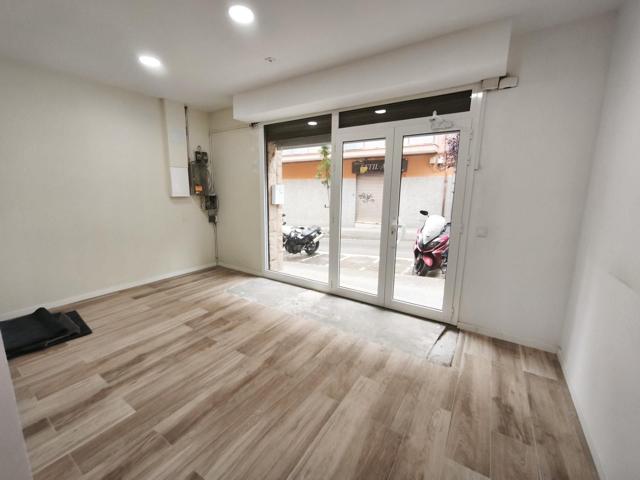 Local En venta en Esplugues de Llobregat photo 0