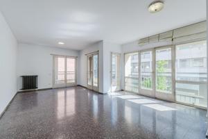 Piso En venta en Girona photo 0