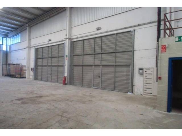 Nave industrial en venta en Arre photo 0