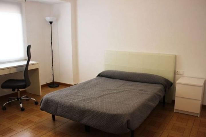 Se alquila piso para estudiantes en Burjassot photo 0