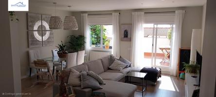 Oportunidad Única en zona Plaça Sanllehy. Moderno piso con Terraza photo 0