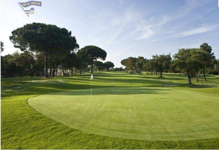 Parcela de 1900 m2 muy cerca del campo de golf de Costa Brava en Santa Cristina d´Aro. photo 0