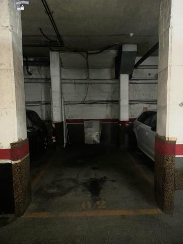 PLAZA DE PARKING PARA COCHE MEDIANO DELANTE DE PLAZA DEL COLL photo 0