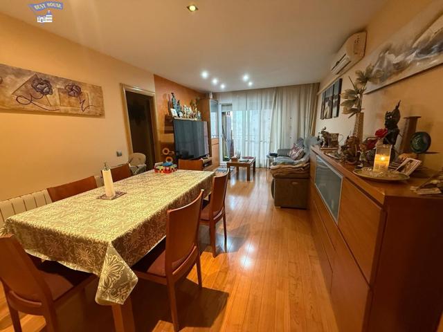 PISO DE 4 HABITACIONES 2 BAÑOS Y PARKING EN SANTA COLOMA DE GRAMANET - ZONA FONDO photo 0