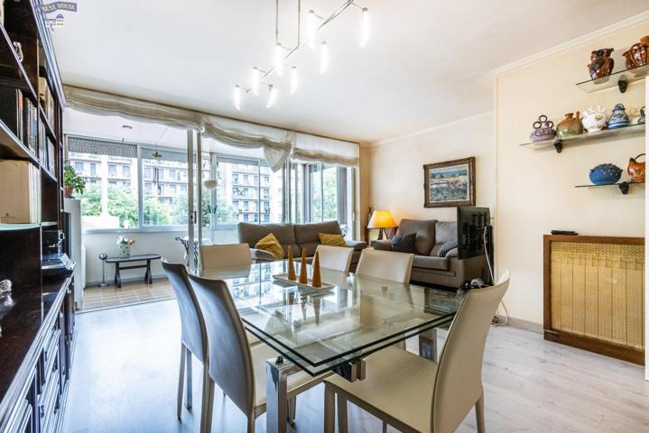 EXCLUSIVO PISO EN EL CORAZÓN DE SABADELL – CENTRE ¡Amplio, luminoso y listo para entrar a vivir! photo 0
