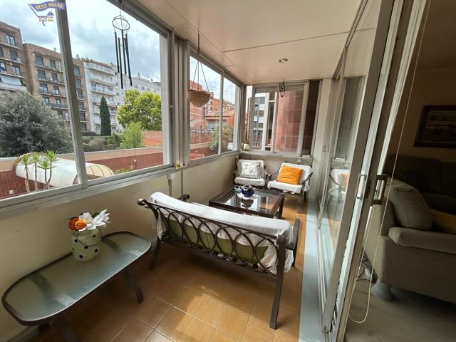 EXCLUSIVO PISO EN EL CORAZÓN DE SABADELL – CENTRE ¡Amplio, luminoso y listo para entrar a vivir! photo 0