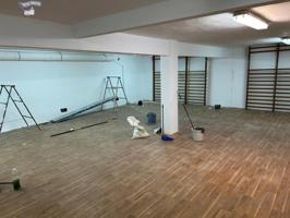 ¡OPORTUNIDAD EN CASTELLAR DEL VALLÈS! TU NUEVO LOCAL COMERCIAL TE ESPERA EN LA ZONA EIXAMPLE photo 0
