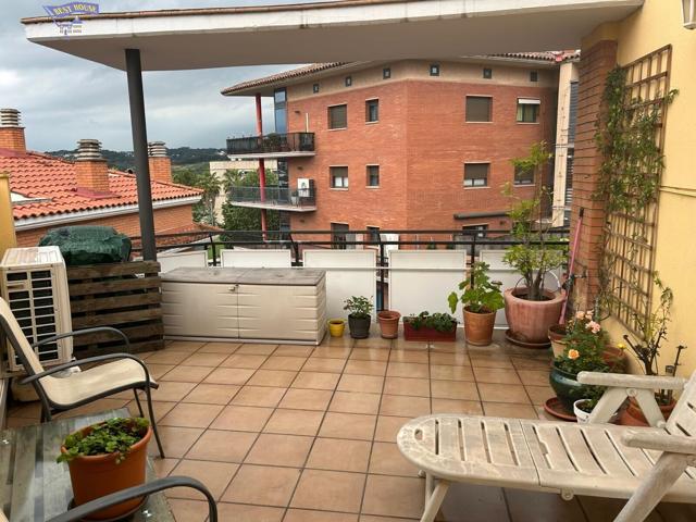 VIVE EN AMPLITUD Y COMODIDAD EN EL CORAZÓN DE RUBÍ – ZONA SERRETA photo 0