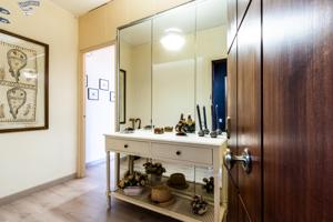 EXCLUSIVO PISO EN EL CORAZÓN DE SABADELL – CENTRE ¡Amplio, luminoso y listo para entrar a vivir! photo 0
