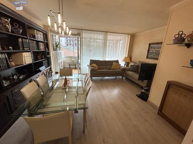 EXCLUSIVO PISO EN EL CORAZÓN DE SABADELL – CENTRE ¡Amplio, luminoso y listo para entrar a vivir! photo 0