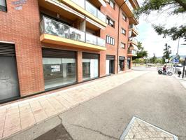 Alquiler Local Comercial con mucho potencial en Todo el Corazón de Sant Cugat del Vallès- Zona Coll Favà - Can Magí photo 0