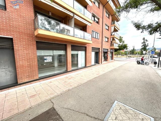 Alquiler Local Comercial con mucho potencial en Todo el Corazón de Sant Cugat del Vallès- Zona Coll Favà - Can Magí photo 0